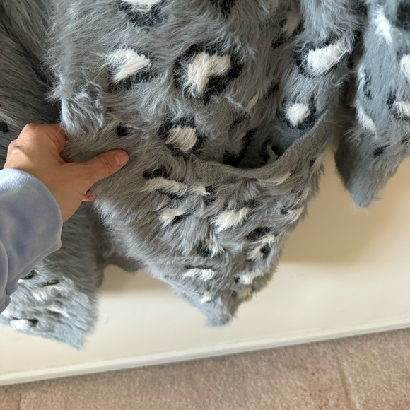 Lulu's Size S/M Peak Chic Grey Leopard Print Eyelash Knit Open Cardigan Sweater - Picture 7 of 11